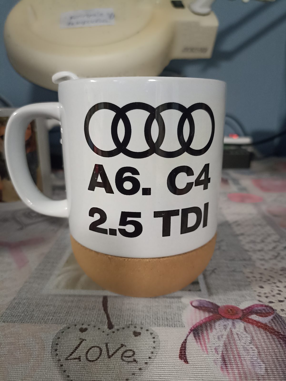 Audi A6 C4 2.5 TDI logós bögre parafa talppal