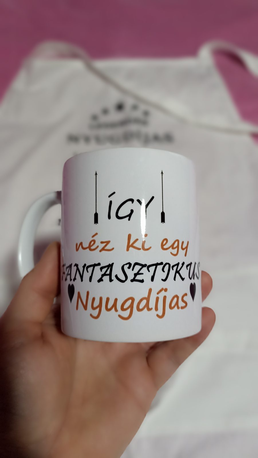 Így néz ki egy fantasztikus Nyugdíjas feliratú bögre