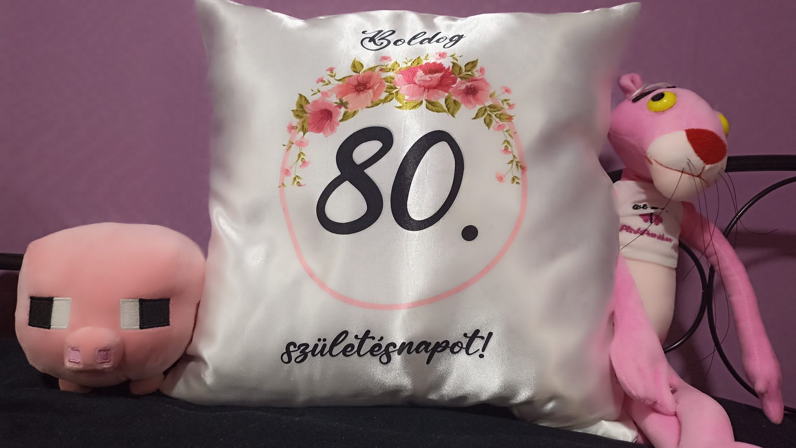 Boldog 80. születésnapot szatén párna virágos kerettel