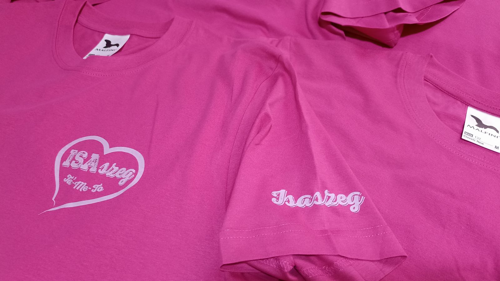 Isaszreg feliratú pink páros póló szívvel